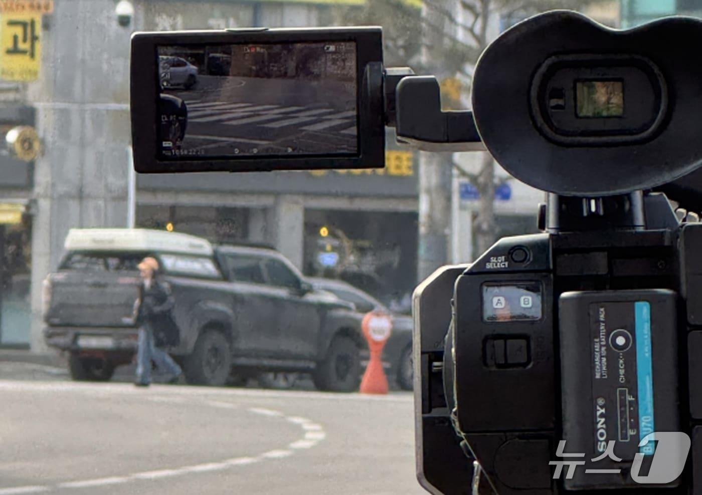 충북 괴산군은 겨울철 미세먼지 저감을 위해 이달부터 내년 3월까지 자동차 배출가스 특별점검과 공회전 단속에 나선다.(괴산군 제공, 재판매 및 DB금지)/뉴스1