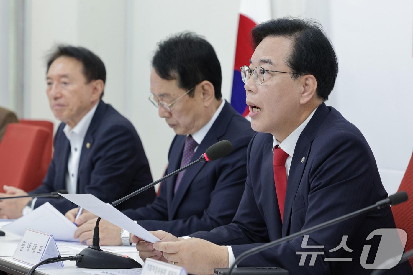 송언석 국민의힘 원내대표가 2일 서울 여의도 국회에서 열린 대미투자특별법 점검 상임위원장·간사단회의에서 발언하고 있다. 2025.12.2/뉴스1 ⓒ News1 신웅수 기자