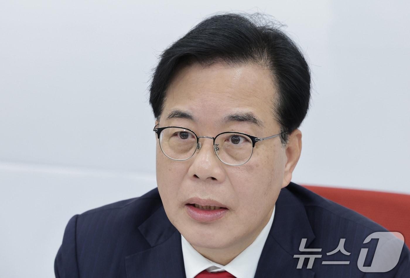 송언석 국민의힘 원내대표가 2일 서울 여의도 국회에서 열린 대미투자특별법 점검 상임위원장·간사단회의에서 발언하고 있다. 2025.12.2/뉴스1 ⓒ News1 신웅수 기자