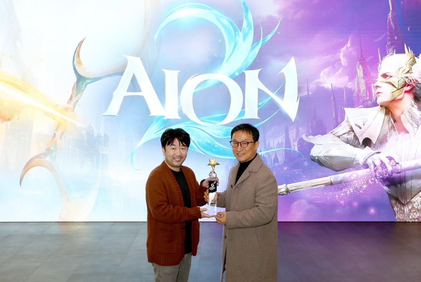 김남준 엔씨소프트 아이온2 개발 PD&#40;왼쪽&#41;와 소인섭 아이온2 사업실장과 이택수 한국게임미디어협회장 &#40;엔씨소프트 제공&#41;