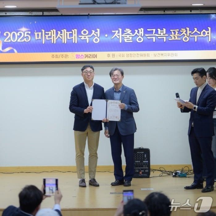 본문 이미지 - &#40;왼쪽&#41;김혜인 엘빈즈브랜드몰팀 팀장 / 사진=맘스커리어 제공