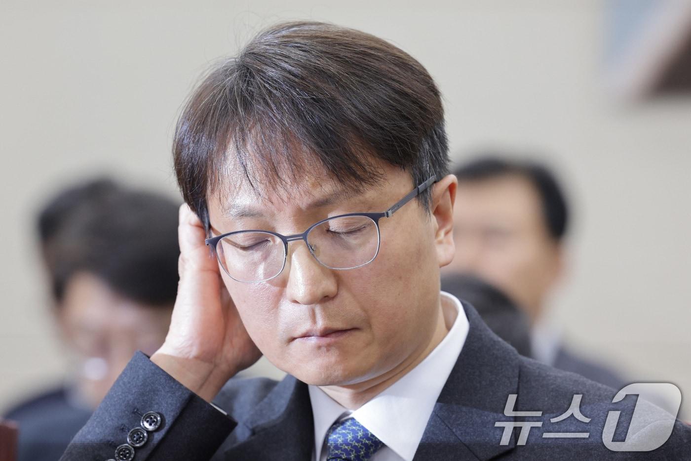 박대준 쿠팡 대표이사가 2일 서울 여의도 국회 과학기술정보방송통신위원회에서 열린 쿠팡 침해사고 관련 현안 질의에서 생각에 잠겨 있다. 2025.12.2/뉴스1 ⓒ News1 신웅수 기자