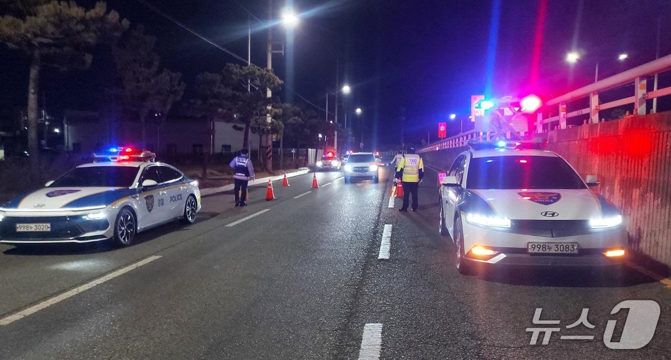 본문 이미지 - 연말을 맞아 경북 포항남부경찰서가 주야간 상시 음주운전 단속에 들어갔다. &#40;포항남부경찰서 제공, 재판매 및 DB금지&#41; 2025.12.2/뉴스1