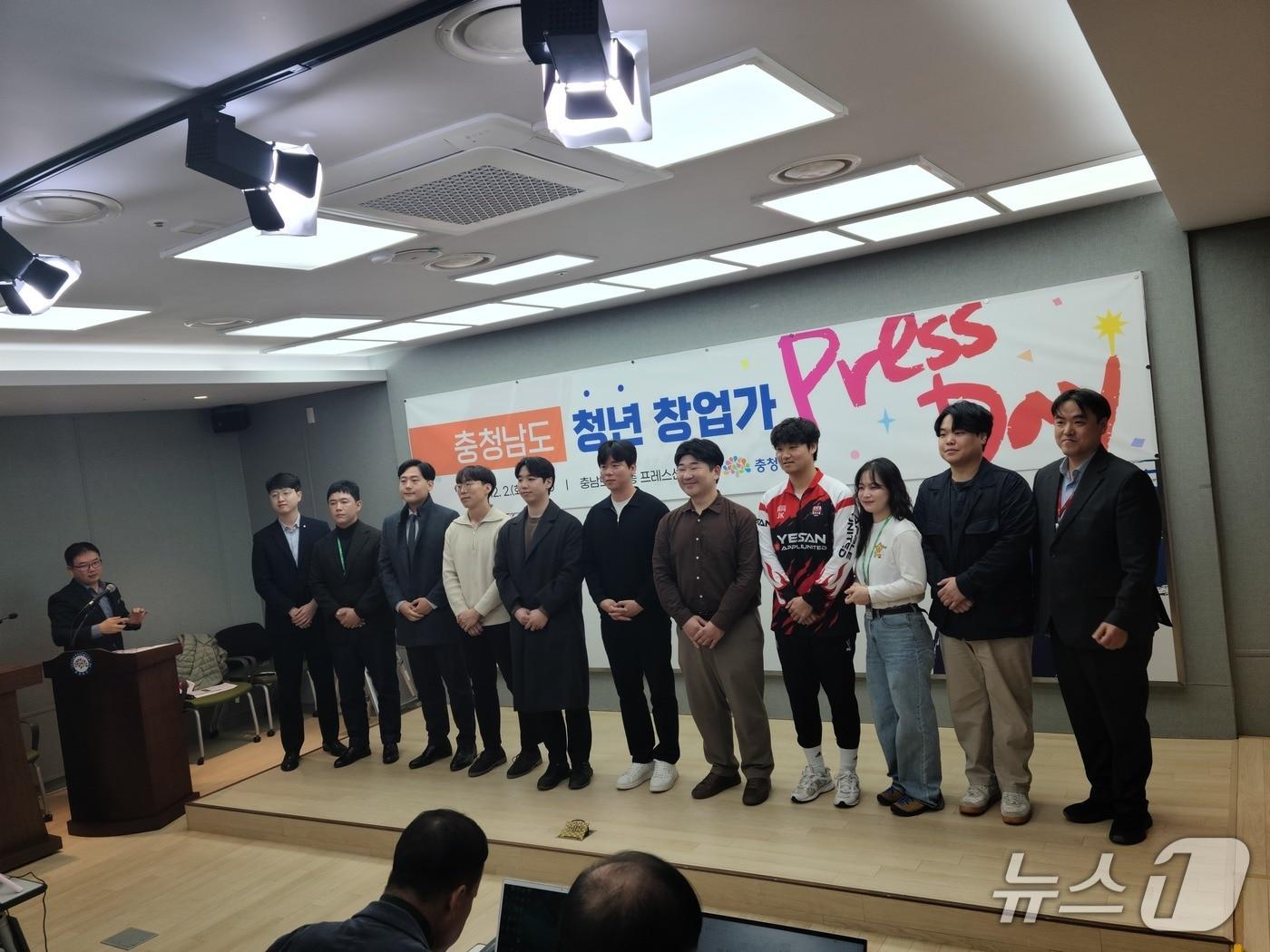 본문 이미지 - &#39;청년 창업가 프레스 데이&#39;에 참가한 청년 창업가들 모습.2025.12.02/뉴스1