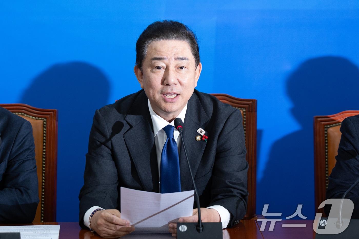 김병기 더불어민주당 원내대표가 2일 서울 여의도 국회에서 열린 원내대책회의에서 모두발언하고 있다. 2025.12.2/뉴스1 ⓒ News1 이승배 기자