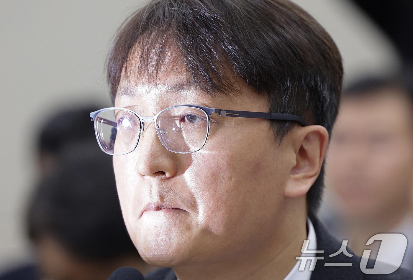 박대준 쿠팡 대표이사가 지난 2일 서울 여의도 국회 과학기술정보방송통신위원회에서 열린 쿠팡 침해사고 관련 현안 질의에서 생각에 잠겨 있다. 2025.12.2/뉴스1 ⓒ News1 신웅수 기자