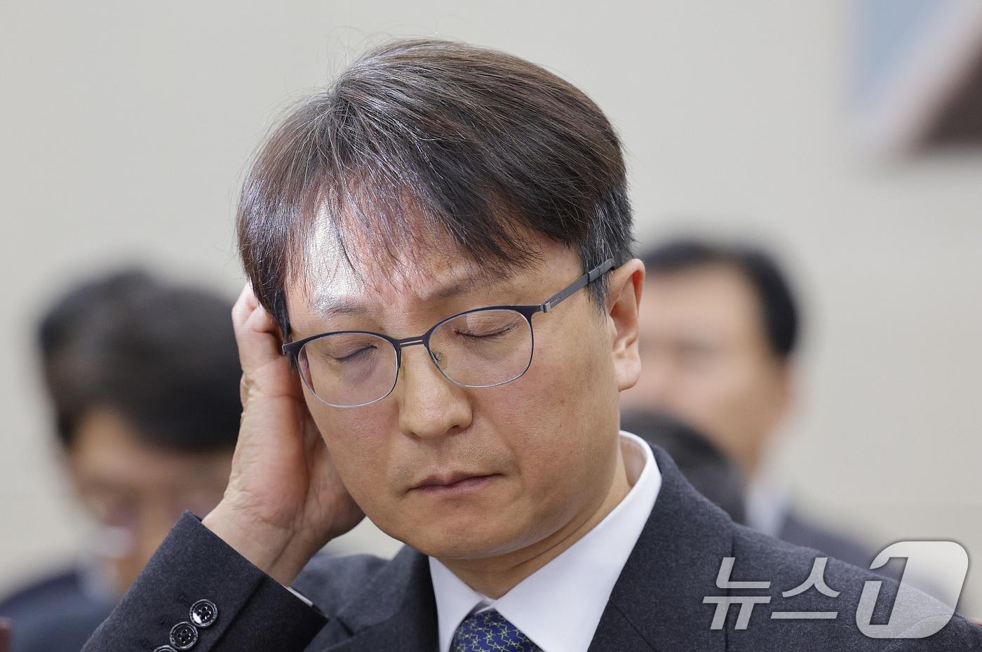 박대준 쿠팡 대표이사가 2일 서울 여의도 국회 과학기술정보방송통신위원회에서 열린 쿠팡 침해사고 관련 현안 질의에서 생각에 잠겨 있다. 2025.12.2/뉴스1 ⓒ News1 신웅수 기자