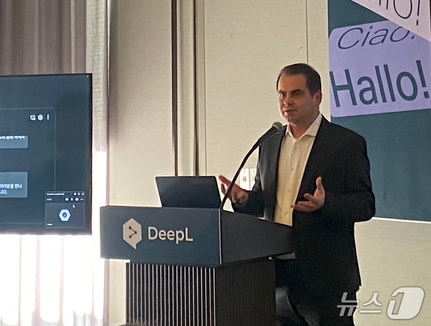본문 이미지 - 야렉 쿠틸로브스키 딥엘 창업자 겸 최고경영자&#40;CEO&#41;가 2일 서울 강남구 그랜드 인터컨티넨탈 파르나스에서 국내 기자간담회를 열었다. 2025.12.02. ⓒ 뉴스1 신은빈 기자