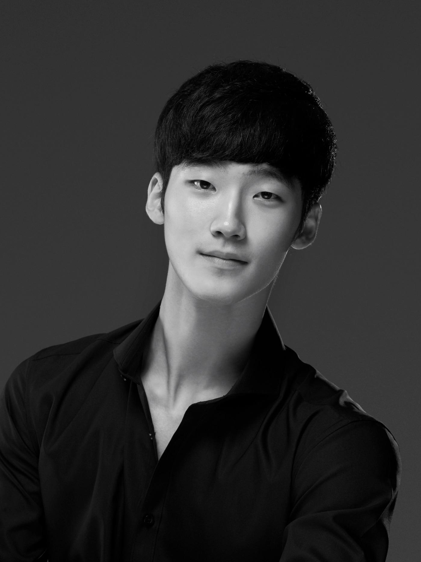 본문 이미지 - 임선우ⓒUniversal Ballet&#40;Photo by Lyeowon Kim&#41;