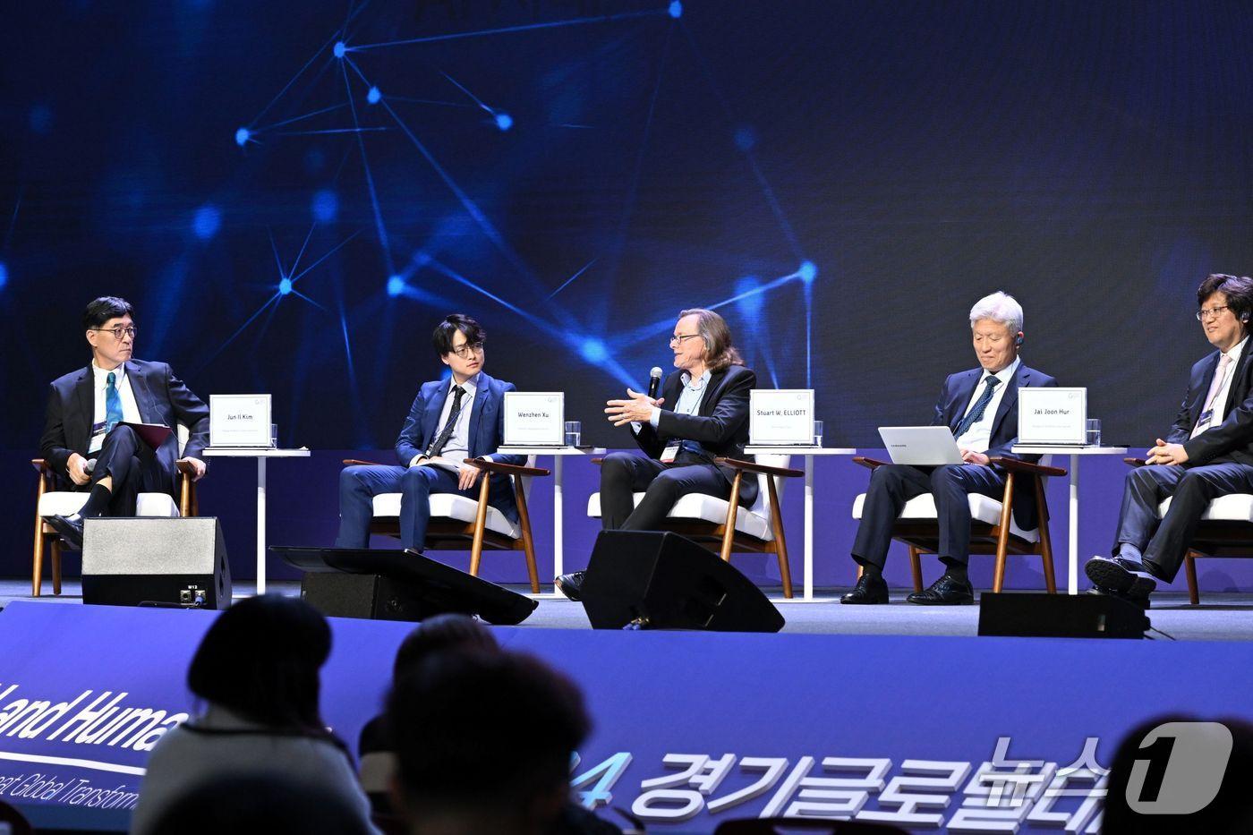 지난해 열린 &#39;2024 경기국제포럼&#39; 대담 모습. &#40;킨텍스 제공, 재판매 및 DB금지&#41;