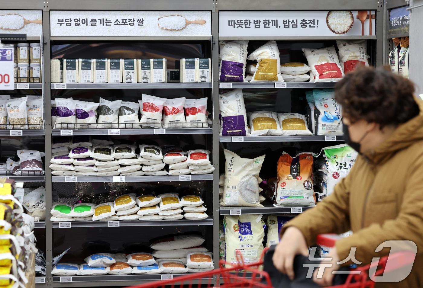 서울의 한 마트에 쌀이 진열돼 있다. 2025.12.2/뉴스1 ⓒ News1 이호윤 기자