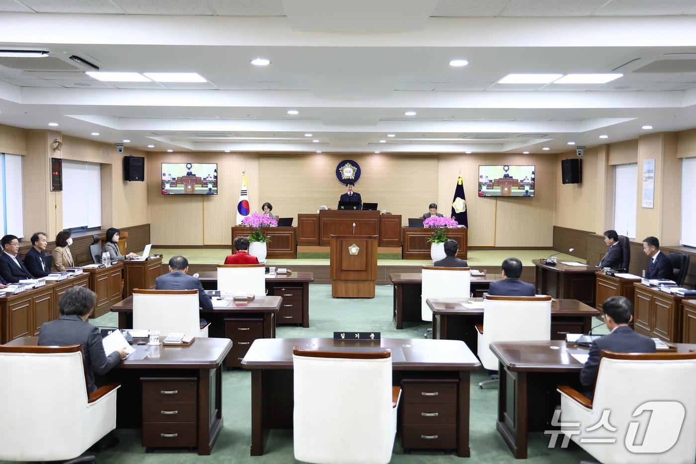 청양군의회 제316회 7차 본회의 모습. &#40;청양군의회 제공, 재판매 및 DB금지&#41; / 뉴스1