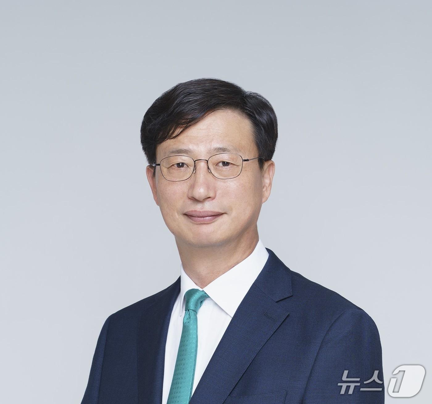 본문 이미지 - 한국건설기계산업협회 회장으로 취임한 문재영 HD건설기계 사장&#40;HD현대사이트솔루션 제공&#41;