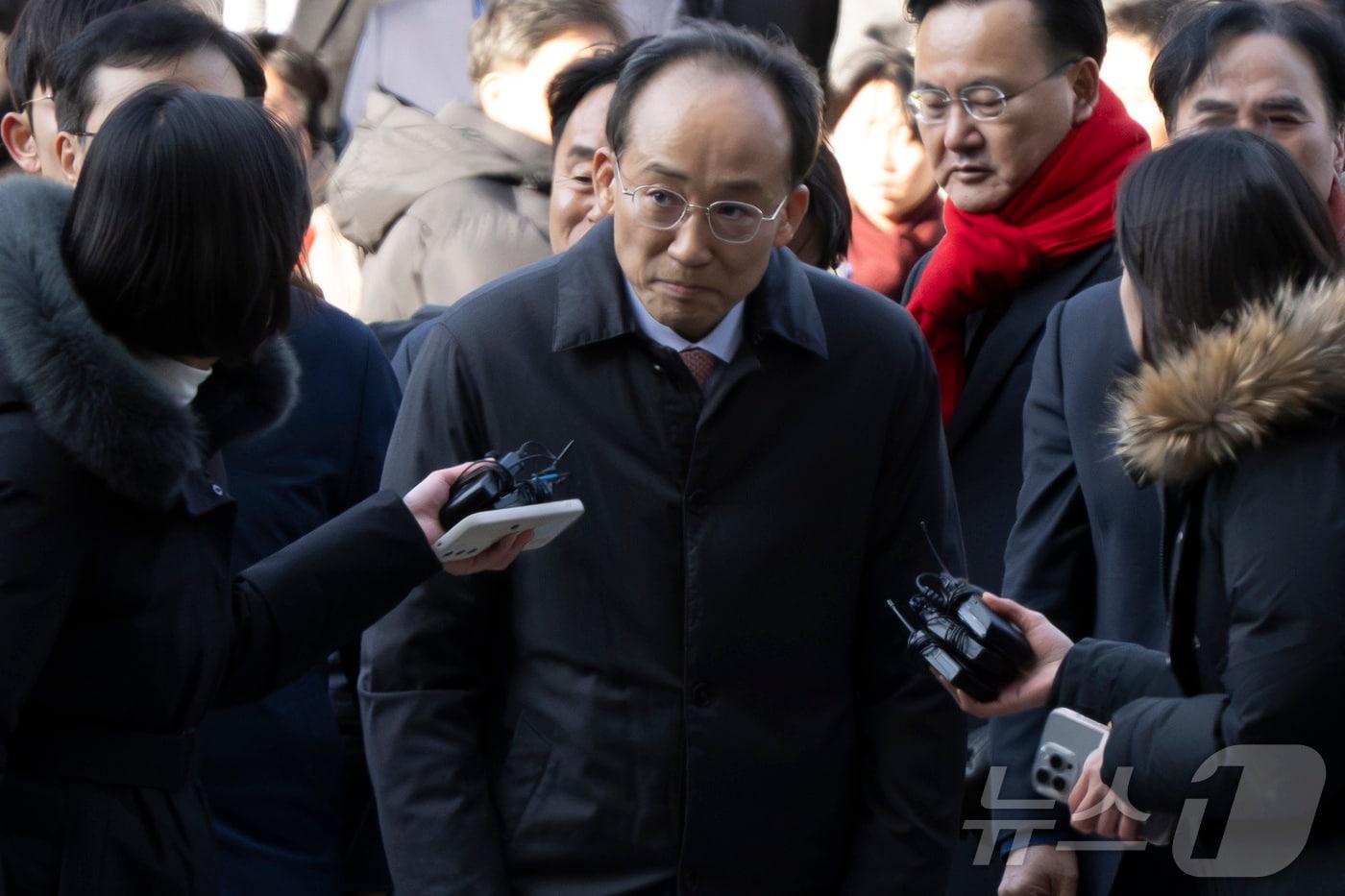 계엄 해제 표결 방해 혐의를 받는 추경호 국민의힘 전 원내대표가 2일 서울 서초구 서울중앙지방법원에서 열린 구속 전 피의자심문(영장실질심사)에 출석하고 있다. (공동취재) 2025.12.2/뉴스1 ⓒ News1 오대일 기자