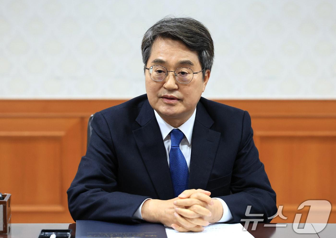 김동연 경기도지사가 2일 서울 종로구 정부서울청사에서 열린 생활폐기물 직매립 금지 관련 업무협약 체결식에서 발언을 하고 있다. 2025.12.2/뉴스1 ⓒ News1 임세영 기자