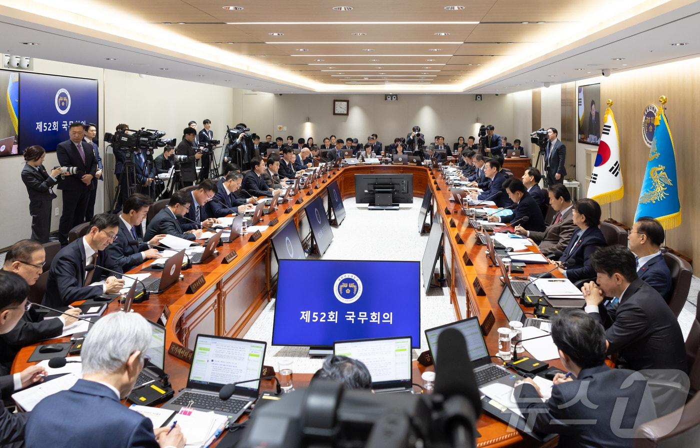 이재명 대통령이 2일 서울 용산 대통령실 청사에서 열린 국무회의에서 발언하고 있다. &#40;대통령실 제공. 재판매 및 DB 금지&#41; 2025.12.2/뉴스1 ⓒ News1 이재명 기자