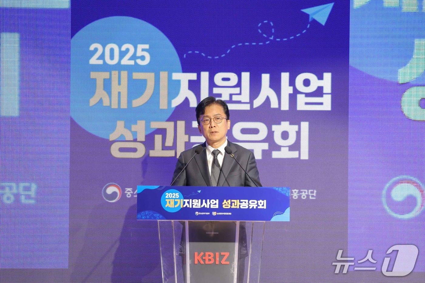 이병권 중소벤처기업부 제2차관이 2일 서울 마포구 중소기업DMC타워에서 열린 &#39;2025년 재기지원사업 성과공유회&#39;에서 인사말을 하고 있다. &#40;중기부 제공. 재판매 및 DB금지&#41;