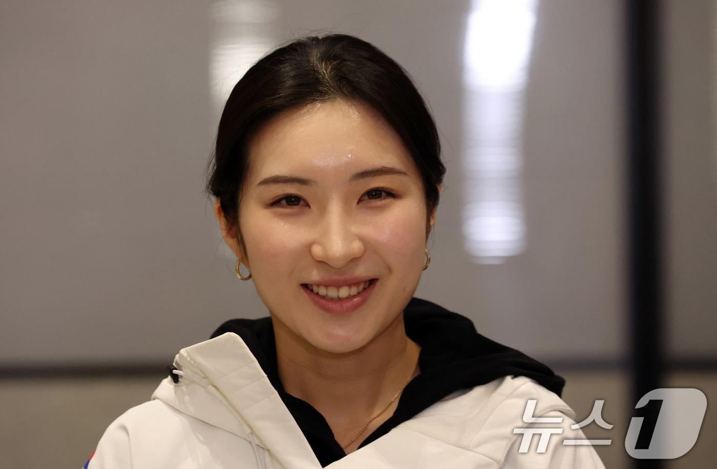 쇼트트랙 여자 대표팀 김길리가 2일 인천공항으로 귀국해 인터뷰를 하고 있다. 2025.12.2/뉴스1 ⓒ News1 김명섭 기자