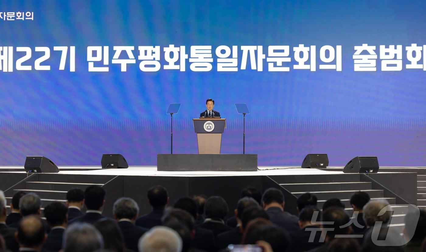 이재명 대통령이 지난 2일 제22기 민주평화통일자문회의 자문위원 출범회의에서 연설하고 있다. (대통령실 제공. 재판매 및 DB 금지) 2025.12.2/뉴스1 ⓒ News1 이재명 기자