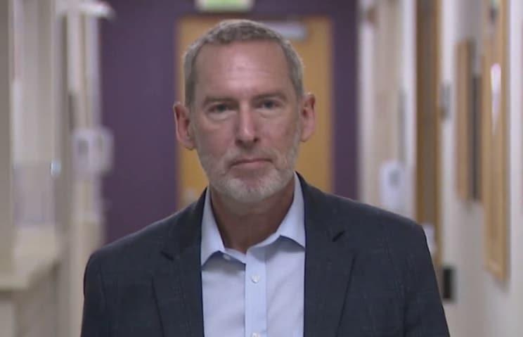 비소세포 폐암 4기 진단을 받은 로스 카미지(58) 박사. 출처=CBS