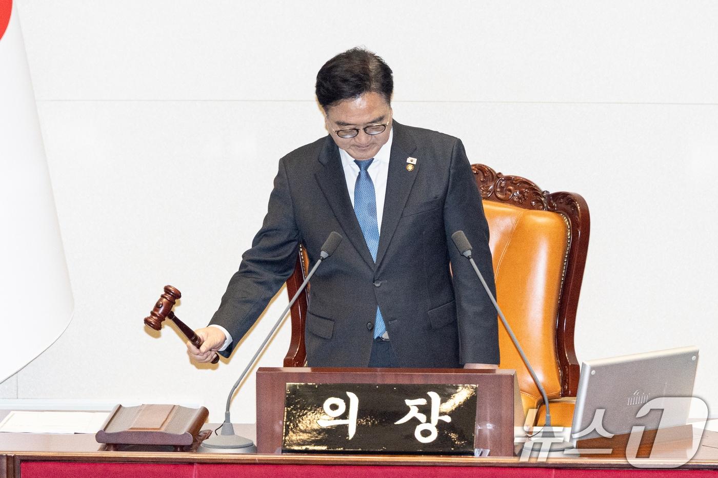 2일 서울 여의도 국회에서 열린 제429회국회&#40;정기회&#41; 제14차 본회의에서 우원식 국회의장이 의사봉을 두드리고 있다. 2025.12.2/뉴스1 ⓒ News1 이승배 기자