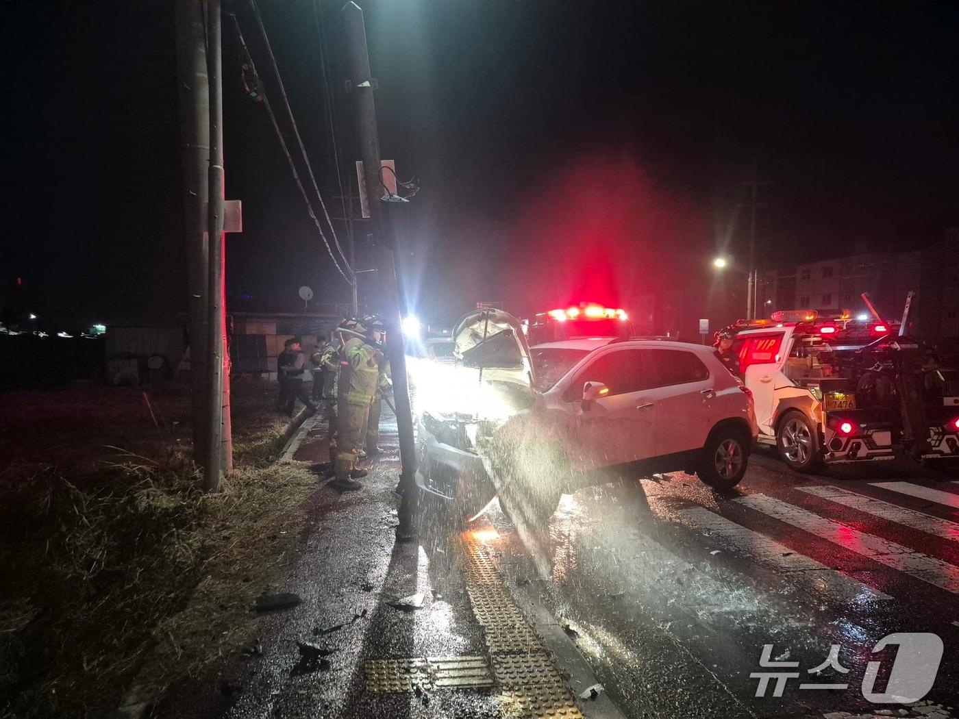 본문 이미지 -  천안 서북구 성거읍 요방리 교통 사고 현장. (천안서북소방서 제공, 재판매 및 DB금지