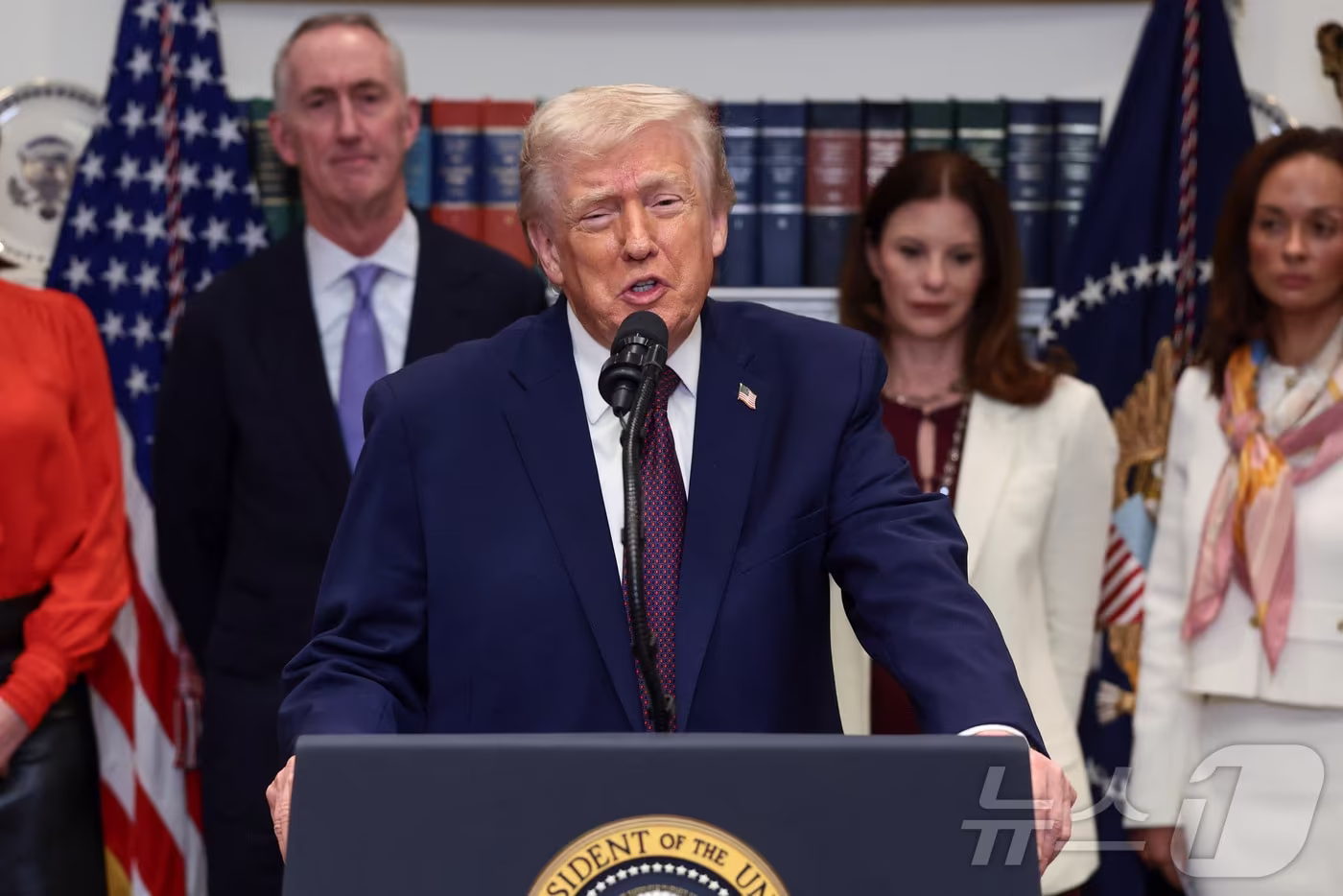 도널드 트럼프 미국 대통령이 19일(현지시간) 워싱턴DC 백악관에서 약값 인하 및 의료보험사들과의 회동 계획에 대해 밝히고 있다. 2025.12.19. ⓒ 로이터=뉴스1 ⓒ News1 류정민 특파원