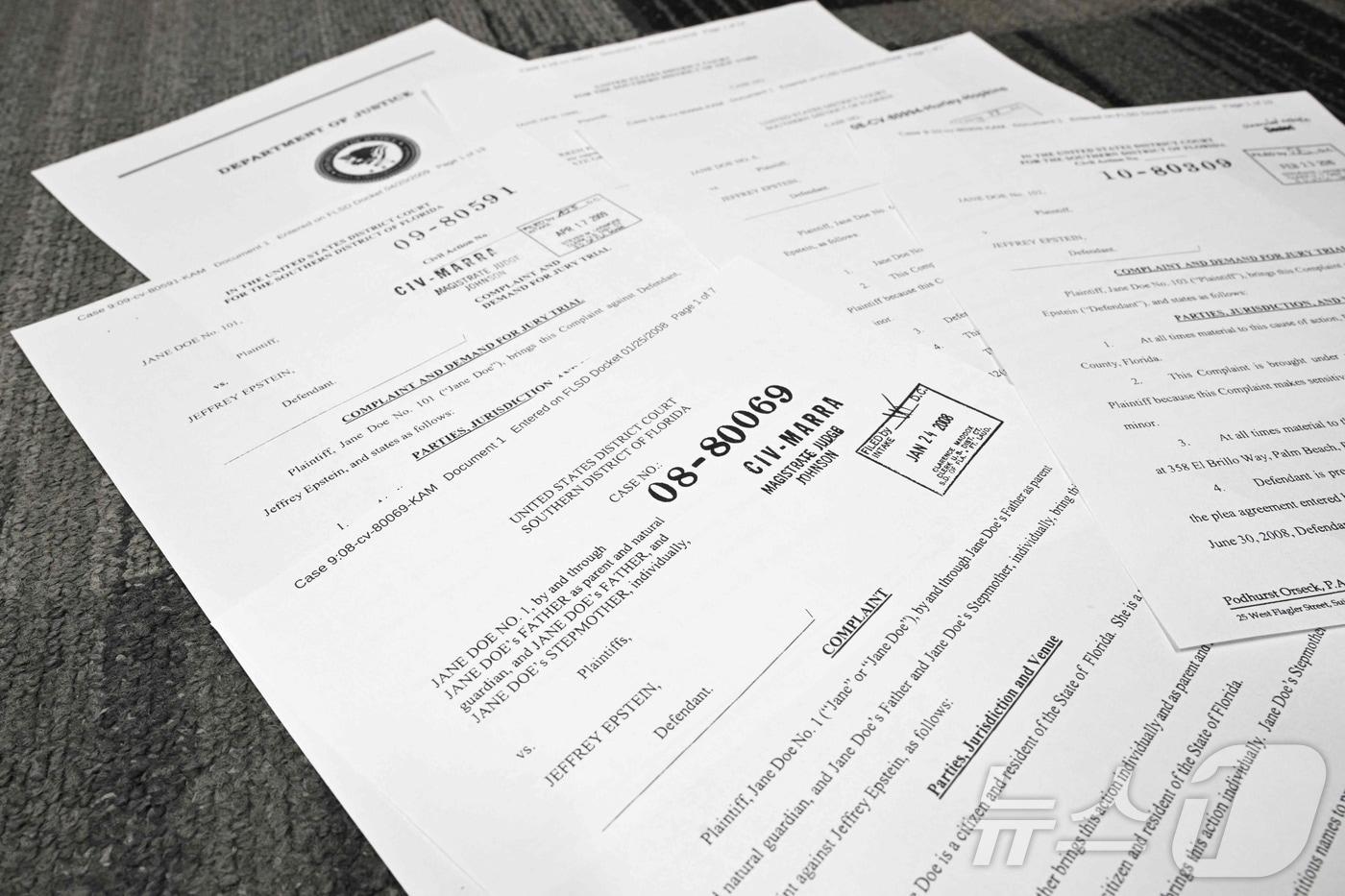 미국 법무부가 19일(현지시간) 제프리 엡스타인 사건에 대한 수사 기록을 공개했다. 법원 문서 사진. 2025.12.19 ⓒ AFP=뉴스1 ⓒ News1 김경민 기자