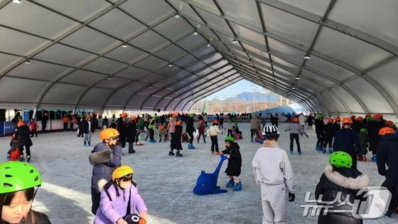 본문 이미지 - 진주시 겨울철 야외스케이트장 모습(진주시 제공. 재판매 및 DB금지)