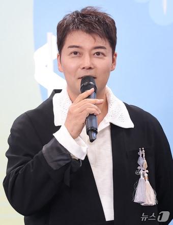 본문 이미지 - 방송인 전현무. 2025.12.20/뉴스1 ⓒ News1 권현진 기자