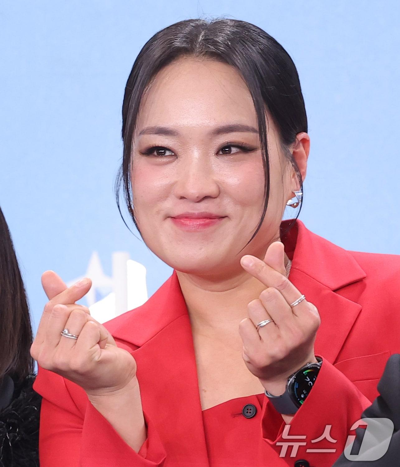 본문 이미지 - ‘사장님 귀는 당나귀 귀’ 정지선 셰프가 20일 서울 영등포구 KBS홀에서 열린 ‘2025 KBS 연예대상’에 참석해 포즈를 취하고 있다. 2025.12.20/뉴스1 ⓒ News1 권현진 기자