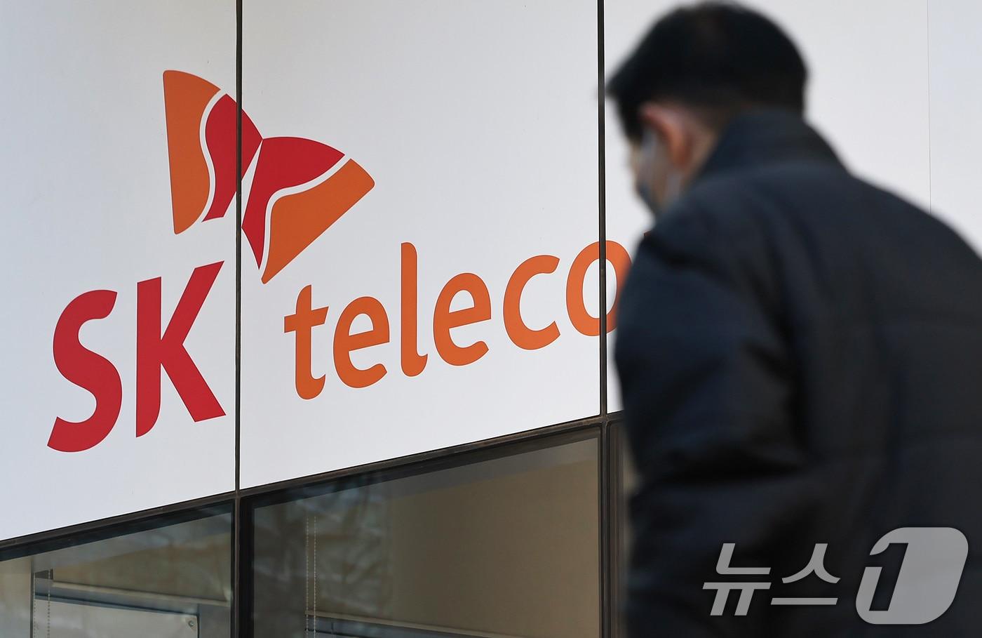 본문 이미지 - SK텔레콤 직영 매장의 모습.  2025.12.21/뉴스1 ⓒ News1 장수영 기자