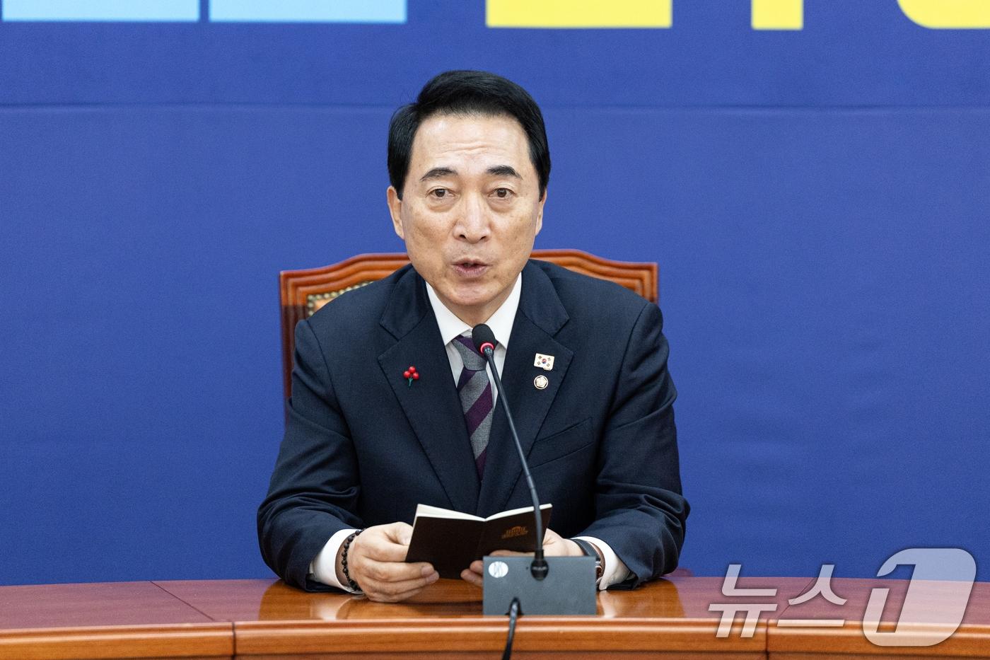 박수현 더불어민주당 수석대변인이 지난 21일 서울 여의도 국회에서 열린 기자간담회에서 발언하고 있다. 2025.12.21/뉴스1 ⓒ News1 이승배 기자