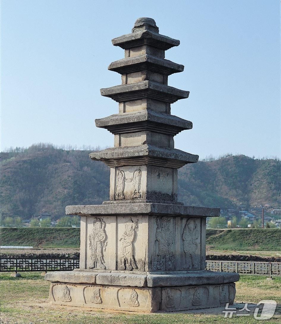 본문 이미지 - 경북도는 21일 예천 개심사지 오층석탑 등 올해 12건이 국보·보물로 지정·승격됐다고 밝혔다. 사진은 예천 개심사지 오층석탑. (경북도 제공. 재판매 및 DB 금지)/뉴스1