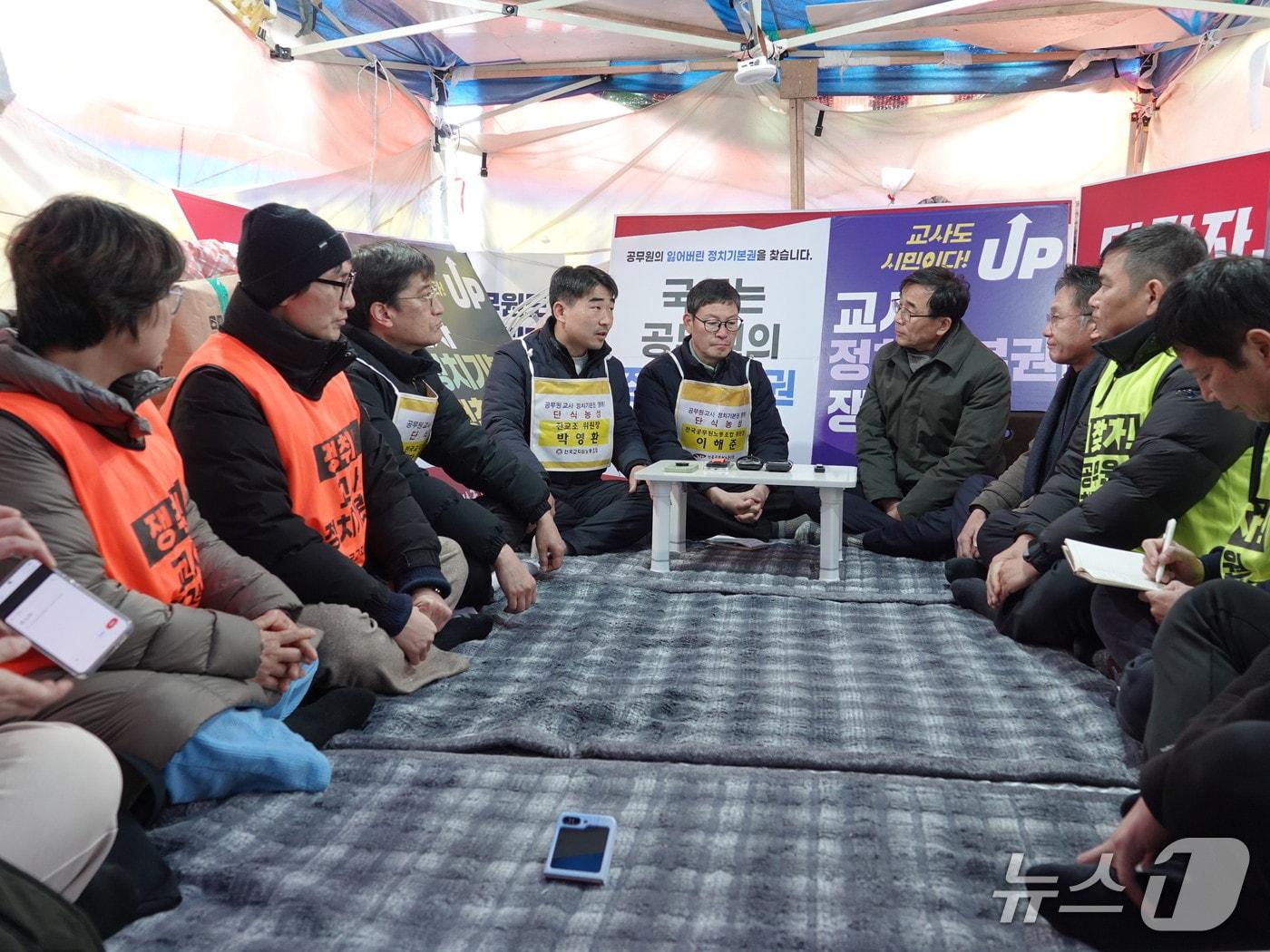 본문 이미지 - 전교조와 공무원노조 단식 농성장 모습