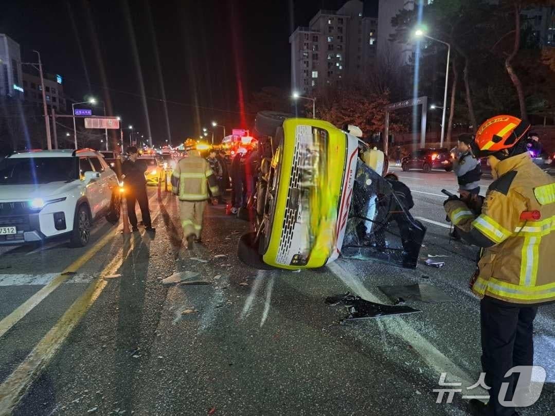 본문 이미지 - 원주 무실동 교통사고 현장.(강원도소방본부 제공, 재판매 및 DB금지)