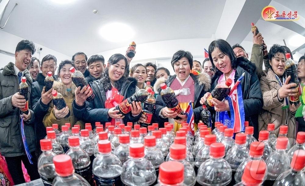 본문 이미지 - (평양 노동신문=뉴스1) = 북한 노동당 기관지 노동신문은 22일 "각지에 현대적인 지방공업공장들과 종합봉사소, 병원들이 새로 일떠서 연이어 준공하며 지방이 변하고 흥하는 새 시대의 경이적인 발전상을 힘있게 과시되고 있다"라고 선전했다. [국내에서만 사용가능. 재배포 금지. DB 금지. For Use Only in the Republic of Korea. Redistribution Prohibited] rodongphoto@news1.kr