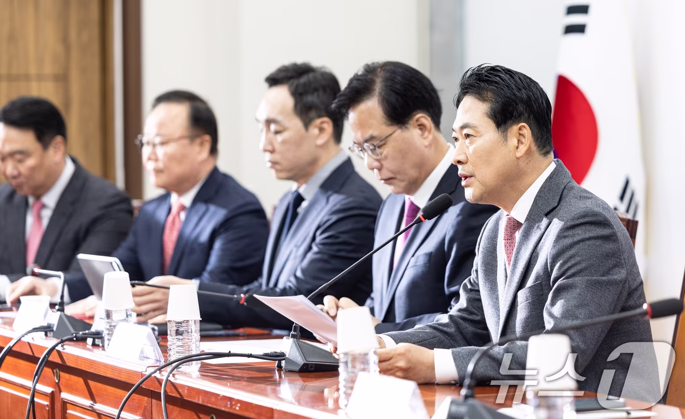 장동혁 국민의힘 대표가 22일 서울 여의도 국회에서 열린 최고위원회의에서 모두발언하고 있다. 2025.12.22/뉴스1 ⓒ News1 이승배 기자