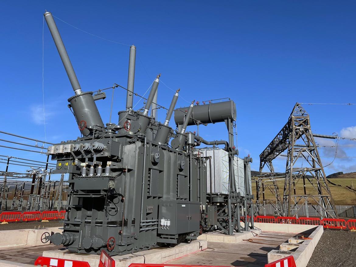 본문 이미지 - 효성중공업이 2025년 영국 스코틀랜드에 설치한 초고압변압기(효성중공업 제공). ⓒ 뉴스1