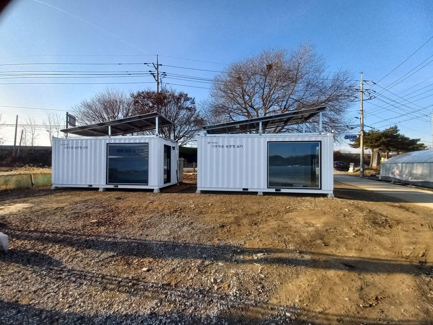 본문 이미지 - 부여군 농업진흥구역 내에 전국 최초로 설치된 '기후 적응 농촌형 쉼터'.(부여군 제공. 재판매 및 DB금지)/뉴스1