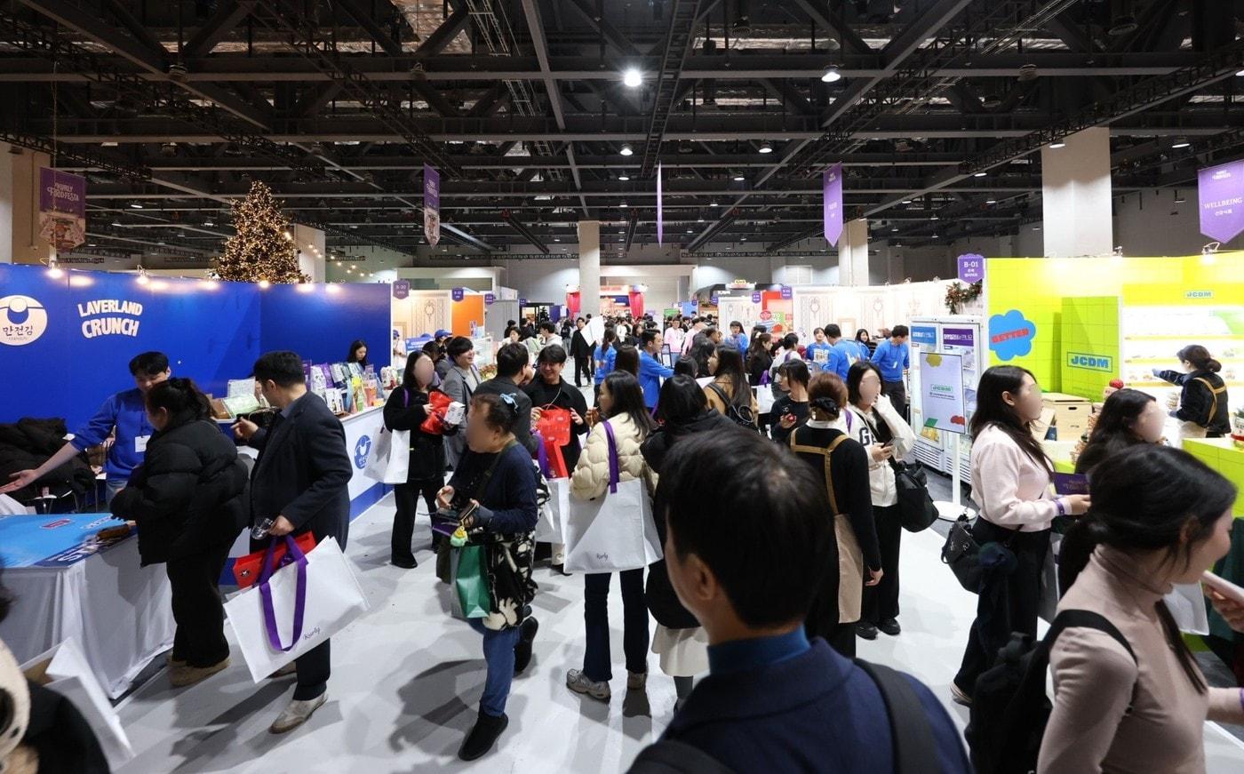 18일부터 코엑스 마곡에서 진행된 '컬리푸드페스타 2025' 행사에 방문한 관람객들의 모습(컬리 제공).