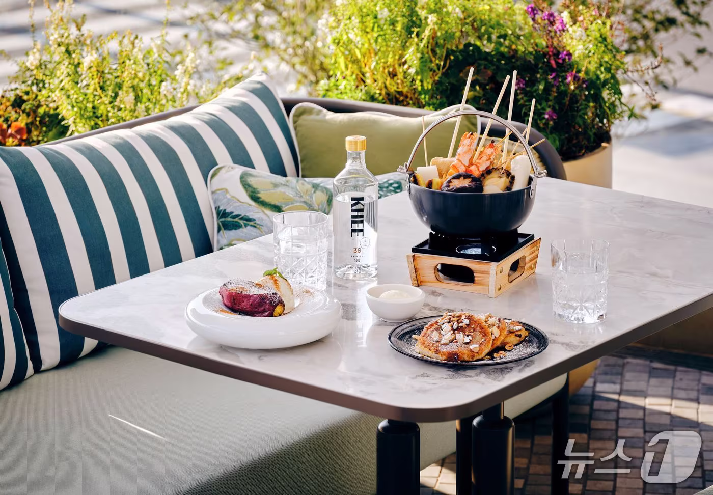 그랜드 조선 부산의 코지 앤 스테이: 테라스 292 윈터 패키지 투숙객에게 제공되는 음식.(그랜드 조선 부산 제공. 재판매 및 DB 금지)