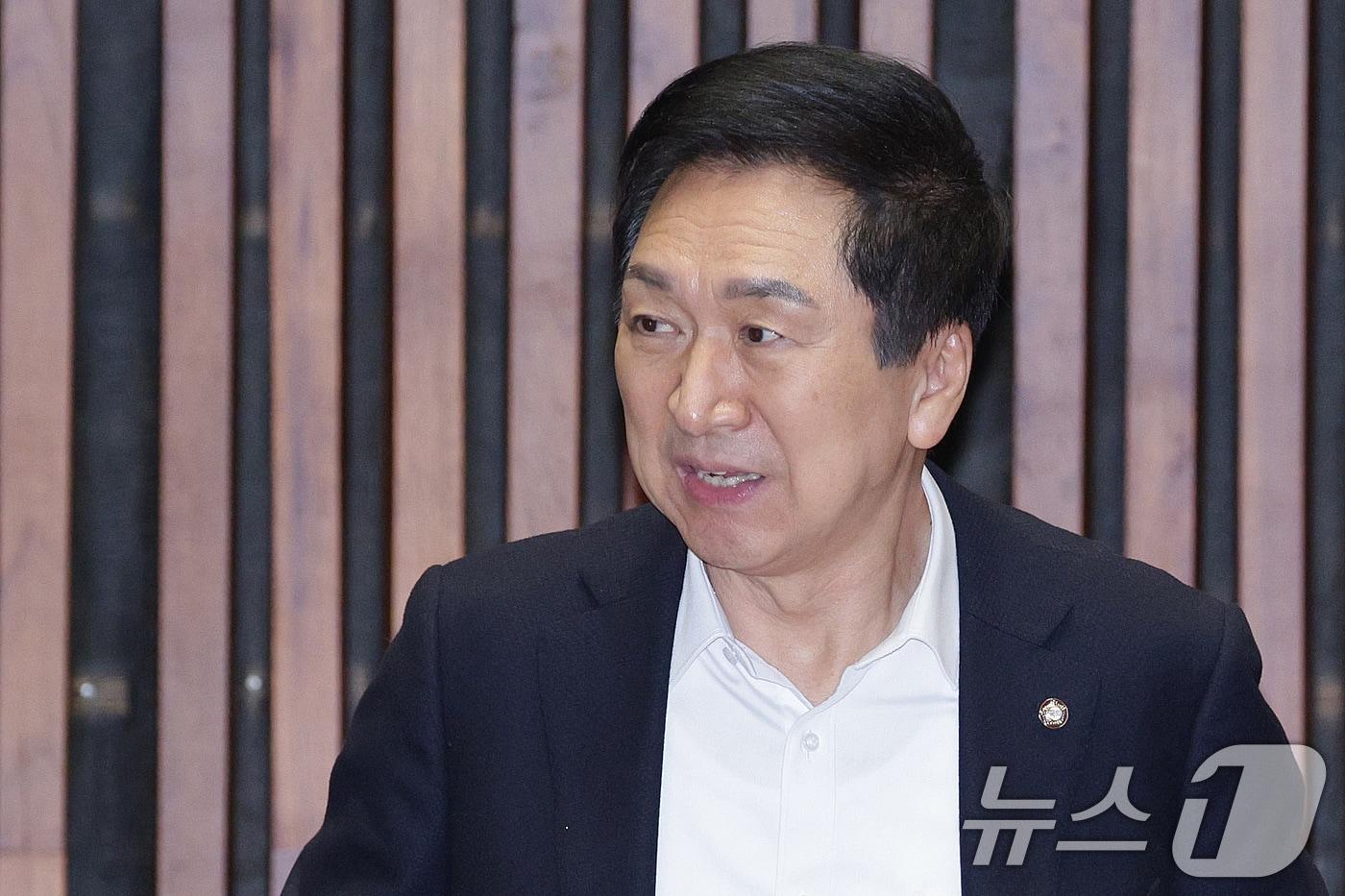 김기현 국민의힘 의원이 22일 서울 여의도 국회에서 열린 의원총회에 참석하고 있다. 2025.12.22/뉴스1 ⓒ News1 신웅수 기자