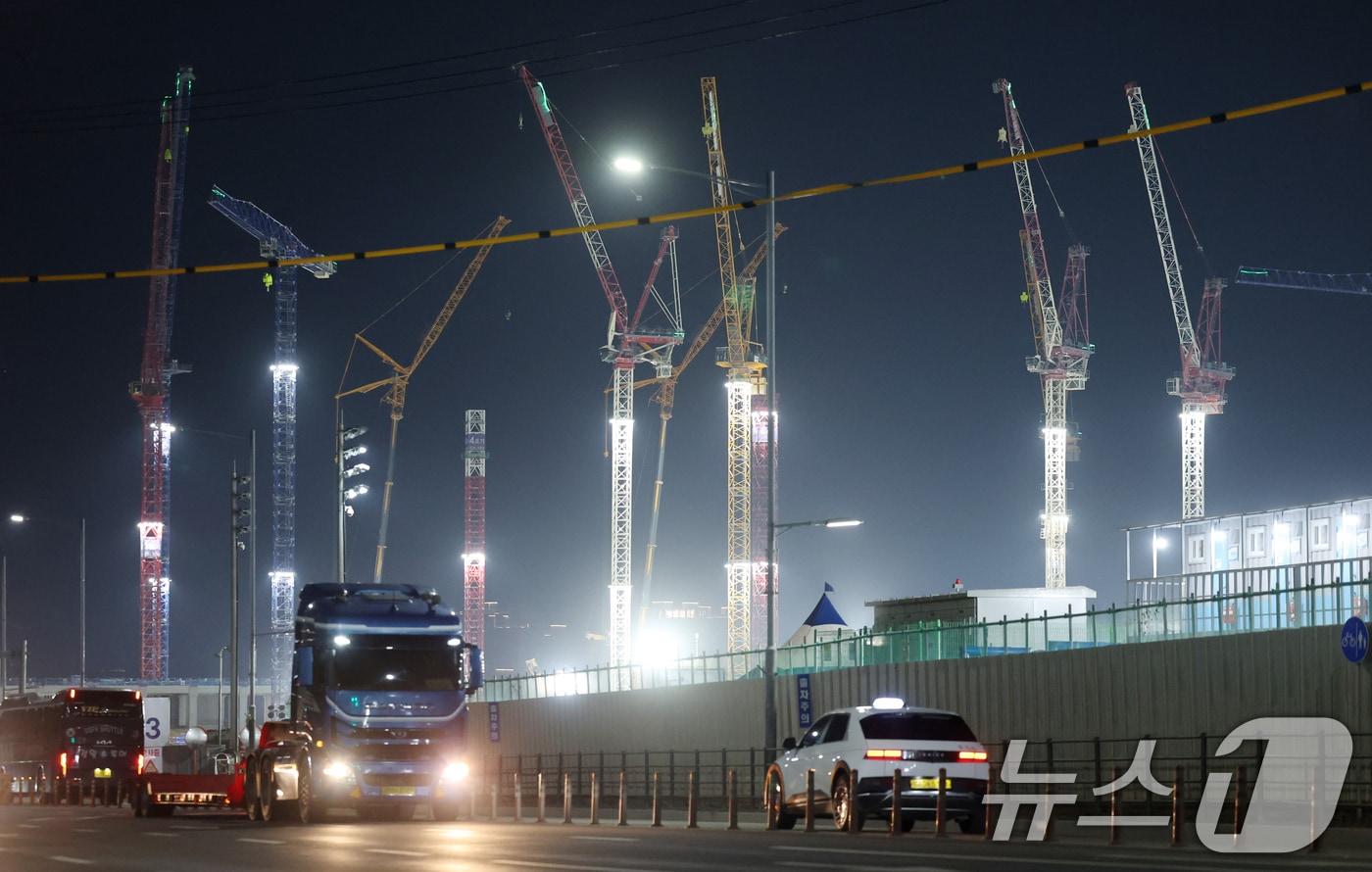 본문 이미지 - 경기 평택시 삼성전자 평택캠퍼스 5공장(P5) 공사현장의 모습. ⓒ 뉴스1 김영운 기자