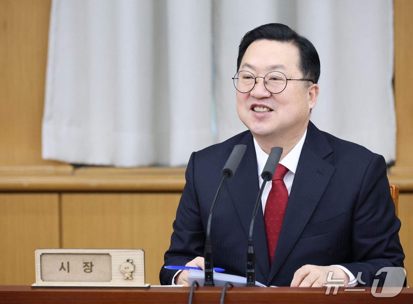 본문 이미지 - 이장우 대전시장이 22일 주간업무회의를 주재하고 있다. (시 제공) / 뉴스1