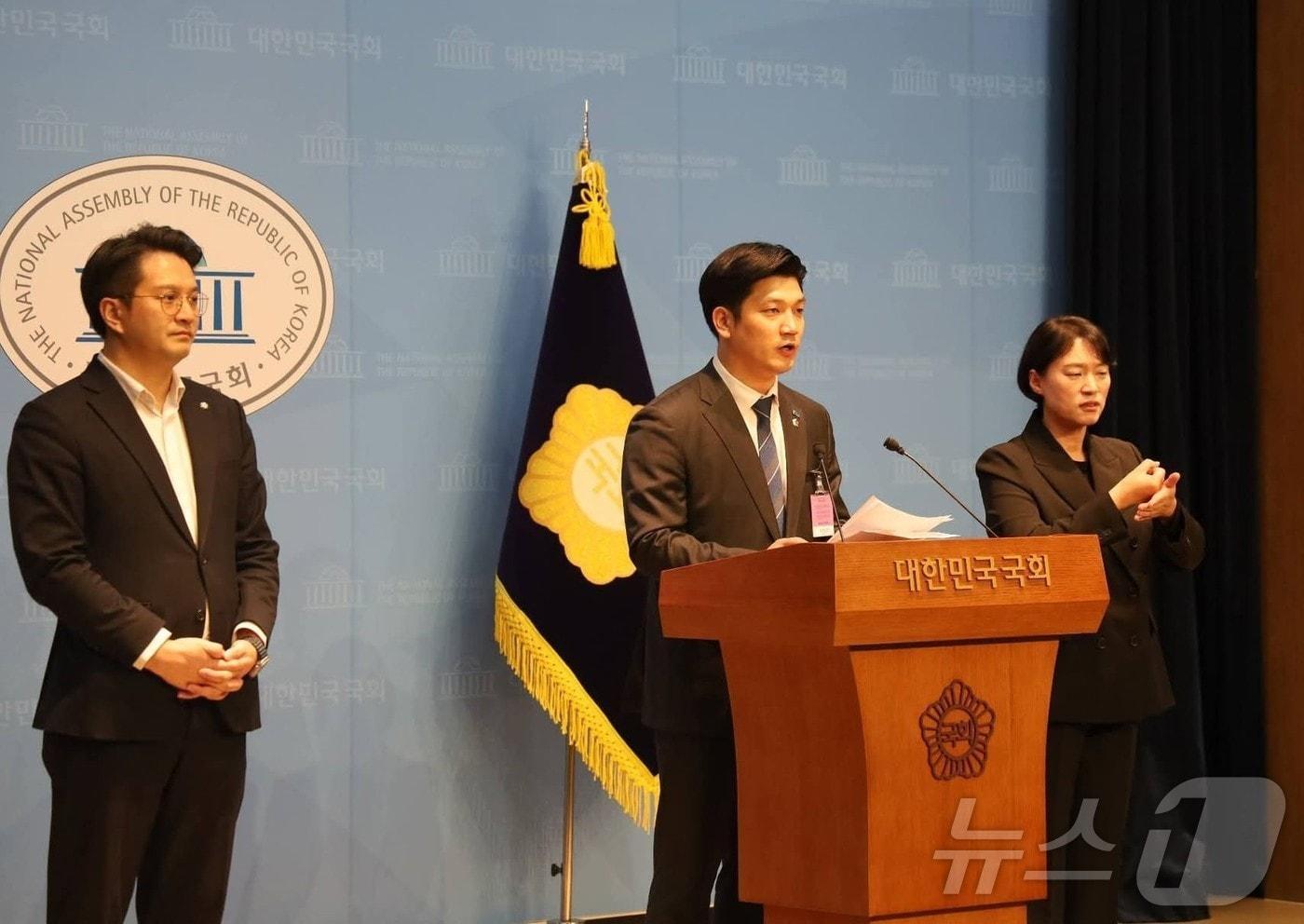 이명노 광주시의원이 22일 국회 소통관에서 기자회견을 통해 더불어민주당 광주시당의 여성특구 지정을 비판하고 있다.(이명노SNS. 재배포 및 DB 금지)