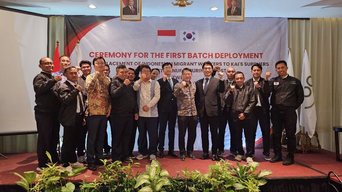 본문 이미지 - 한국항공우주산업(KAI)은 인도네시아 인력 양성 전문업체 PT PDS사와 'KAI 협력사 해외 인력양성 아카데미' 1기 수료생 송출식을 열었다고 22일 밝혔다. (KAI 제공)