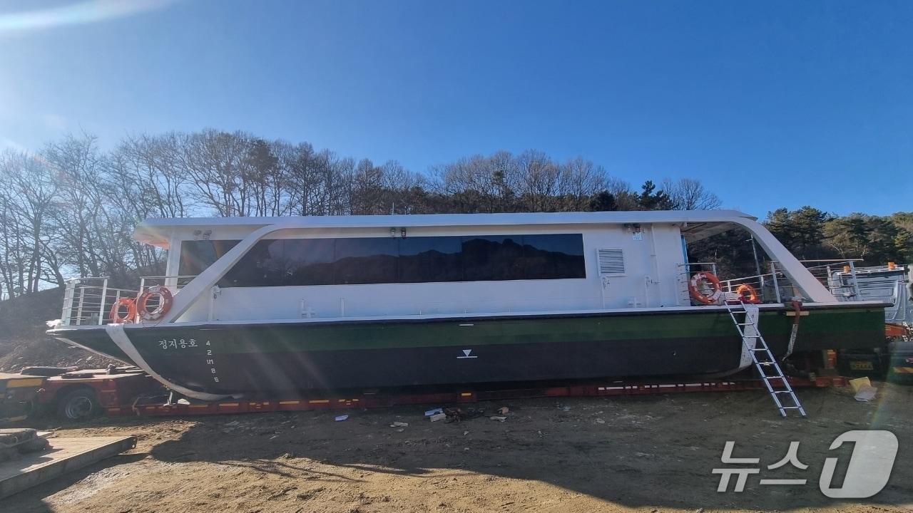 본문 이미지 - 충북 옥천군의 숙원사업인 대청호 친환경 도선이 첫발을 내디뎠다. 사진은 정지용호 모습(옥천군 제공. 재판매 및 DB금지) /뉴스1 