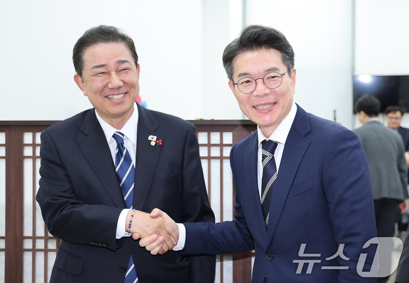 정원오 성동구청장이 19일 서울 여의도 국회에서 김병기 더불어민주당 원내대표와 면담하고 있다. 2025.12.22/뉴스1 ⓒ News1 신웅수 기자