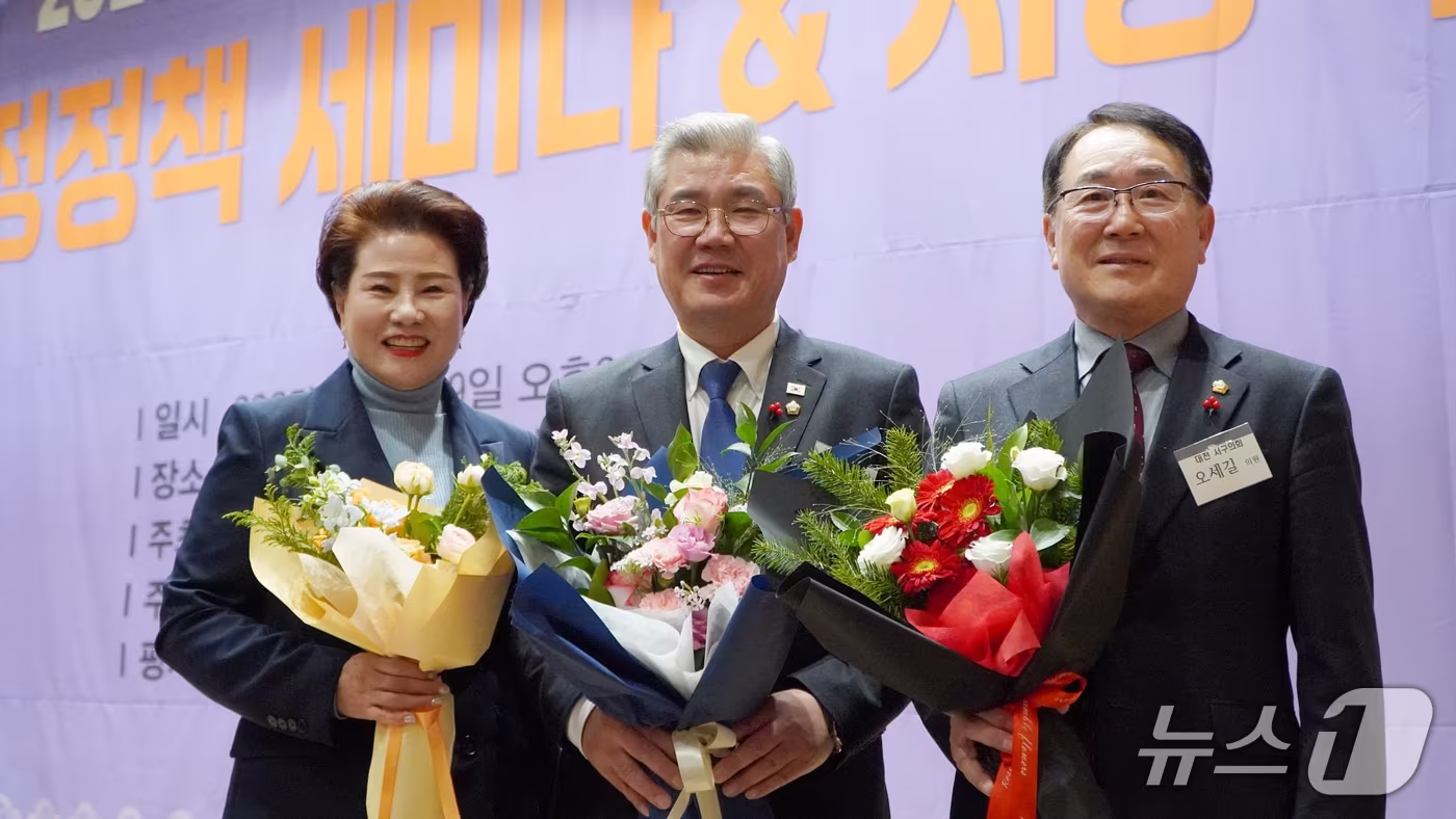 최미자（왼쪽부터）의원、 조규식 의장、 오세길 의원。(서구의회 제공. 재판매 및 DB금지)/뉴스1